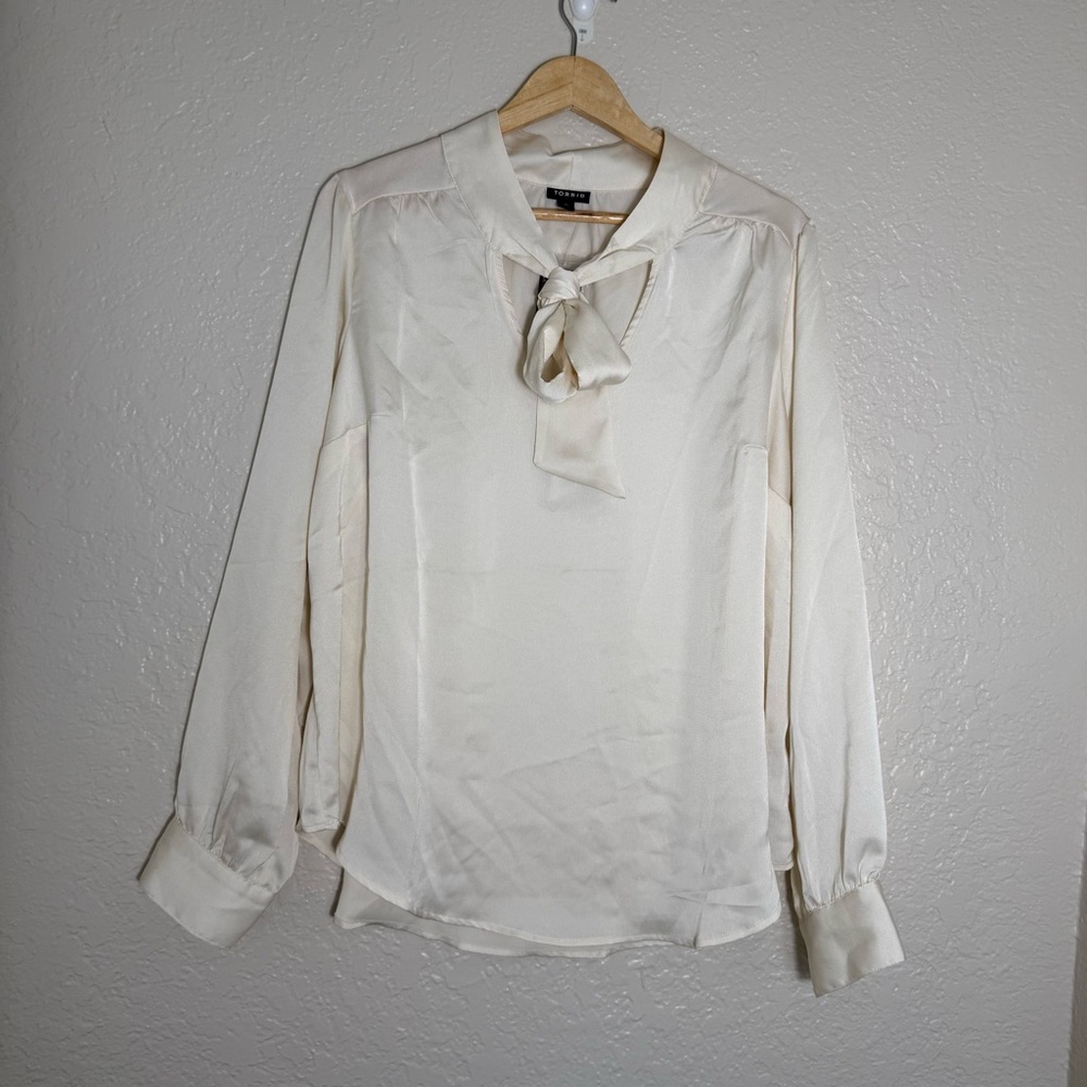 Torrid Studio Bubble Satin Bow Tie Blouse Pristine Size 0/L/12 Professional
